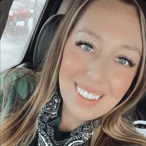 Meet your Posher, Kayla